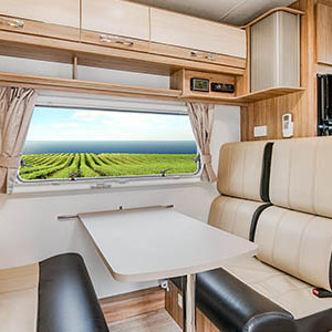 LGM Conquest Royale Motorhome4 Personas LGM Conquest Royale Motorhome4 Personas5.jpg